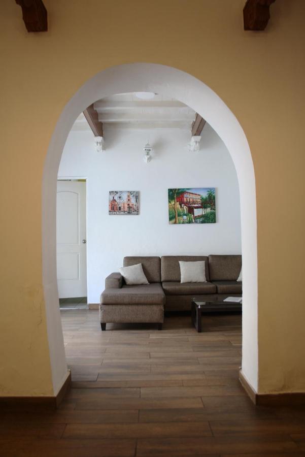 Отель Lion Backpackers Лима Экстерьер фото